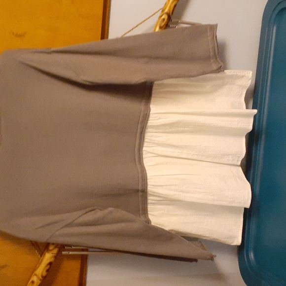 For sale! sage green and white tunic size large - Picture 4 of 4
